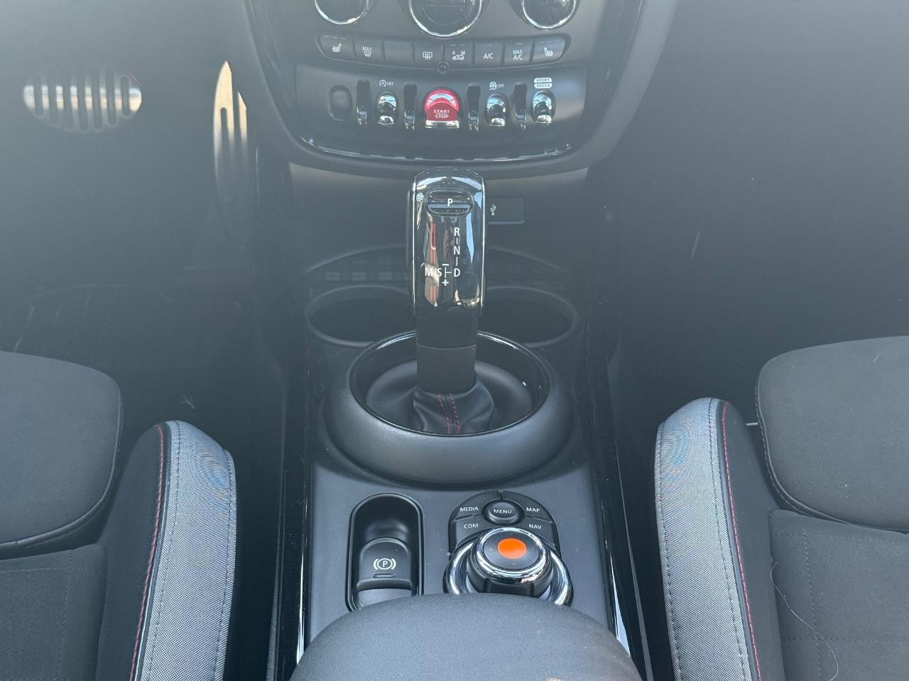 MINI Clubman Vehicle Image 13