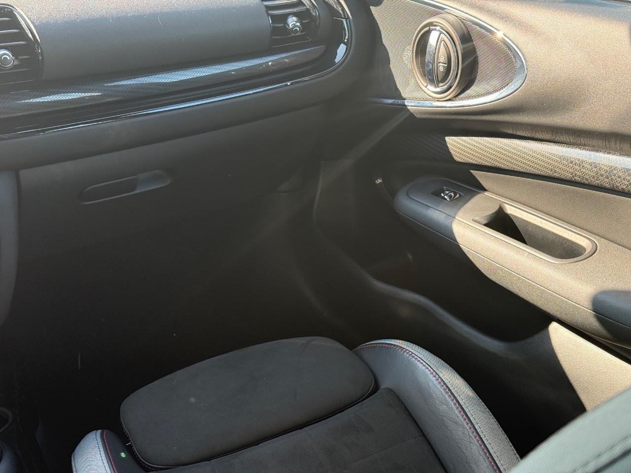 MINI Clubman Vehicle Image 15