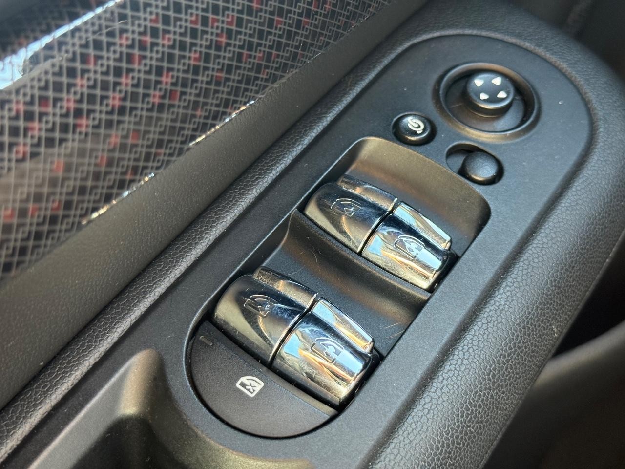 MINI Clubman Vehicle Image 22