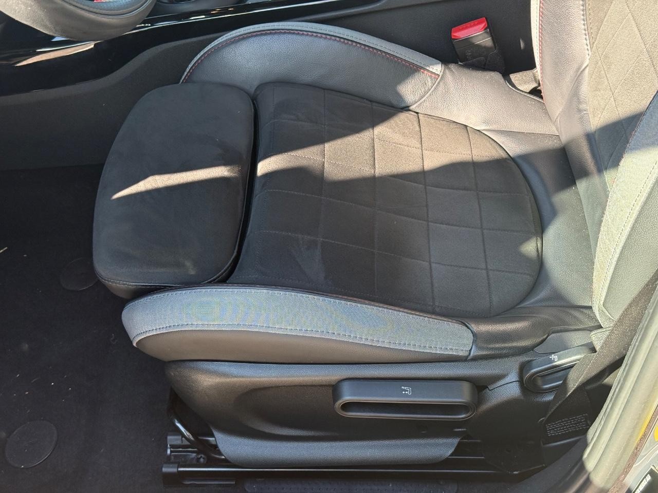 MINI Clubman Vehicle Image 23