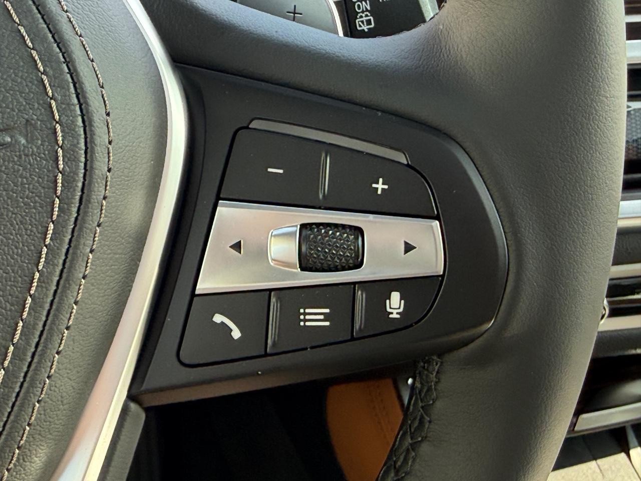 BMW X5 Vehicle Image 12