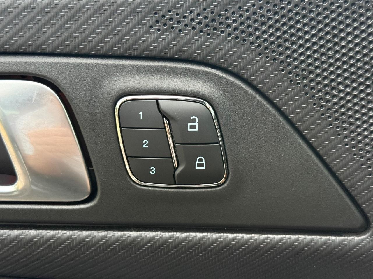 Ford Mustang Vehicle Image 15