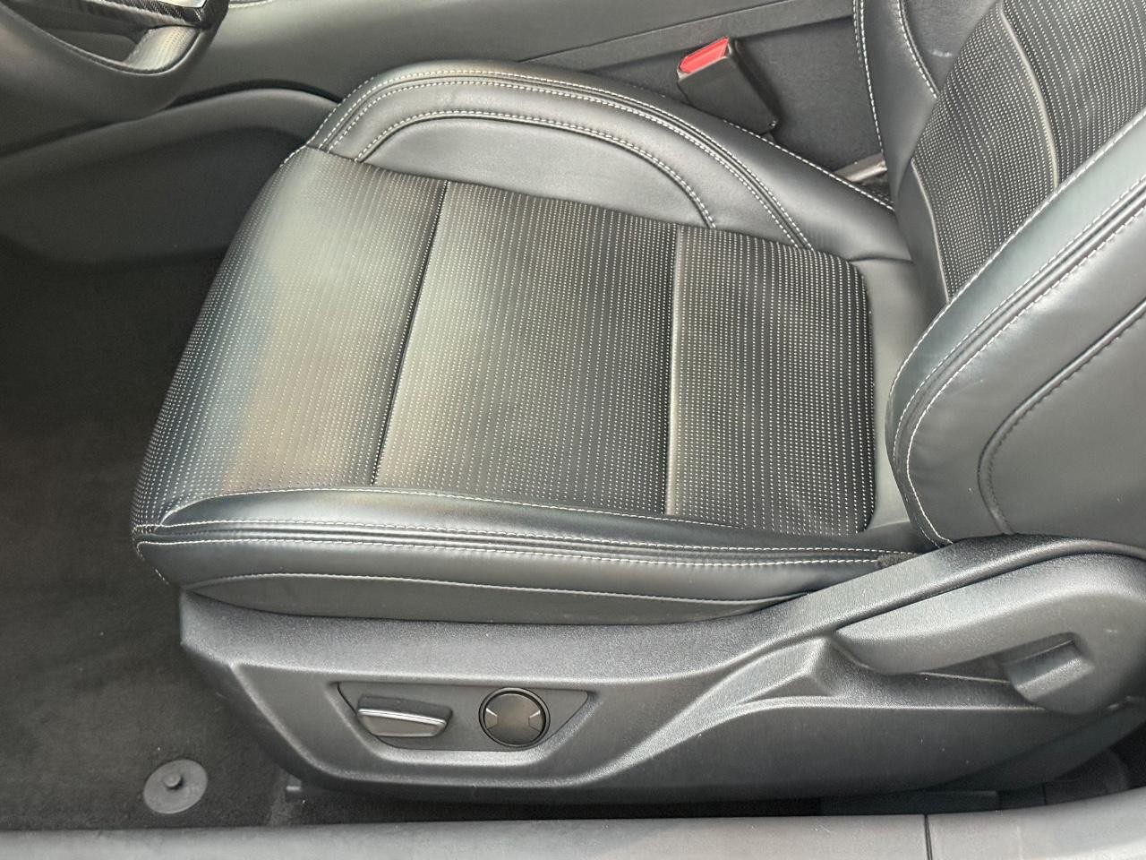 Ford Mustang Vehicle Image 21