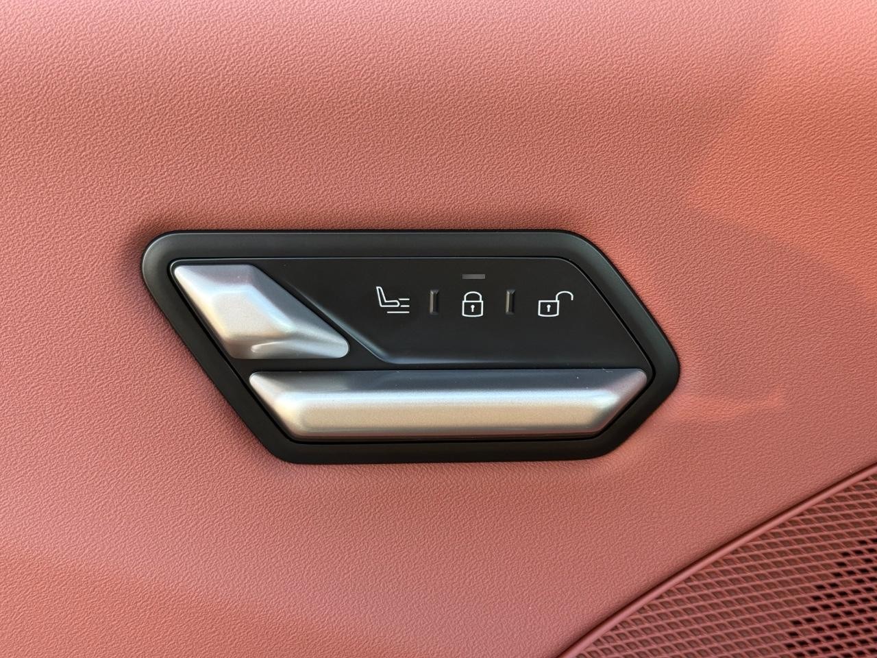 BMW iX3 Vehicle Image 10