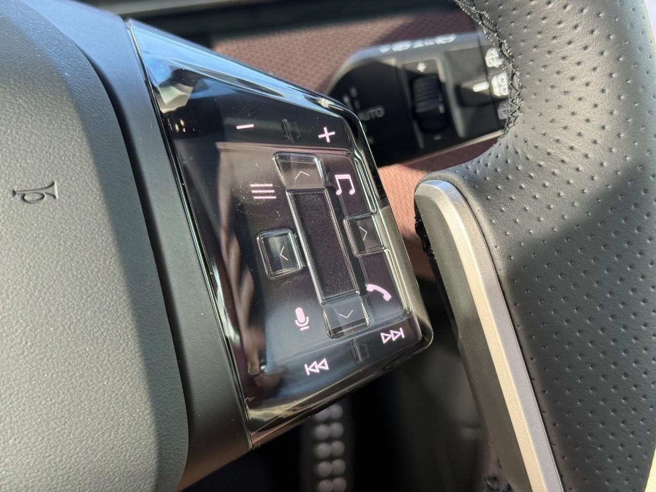 BMW iX3 Vehicle Image 12