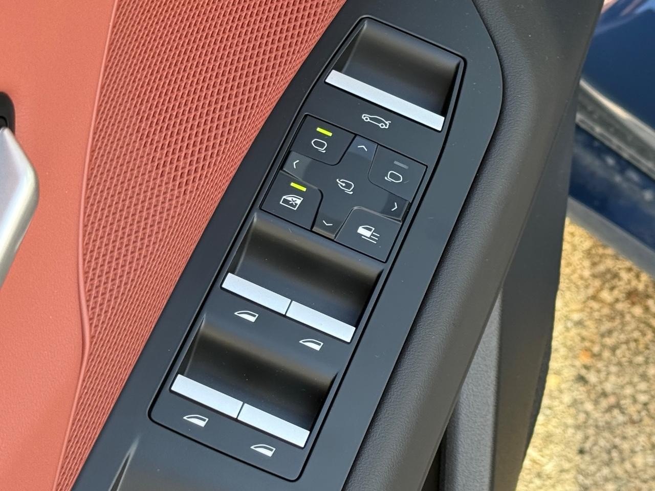 BMW iX3 Vehicle Image 17