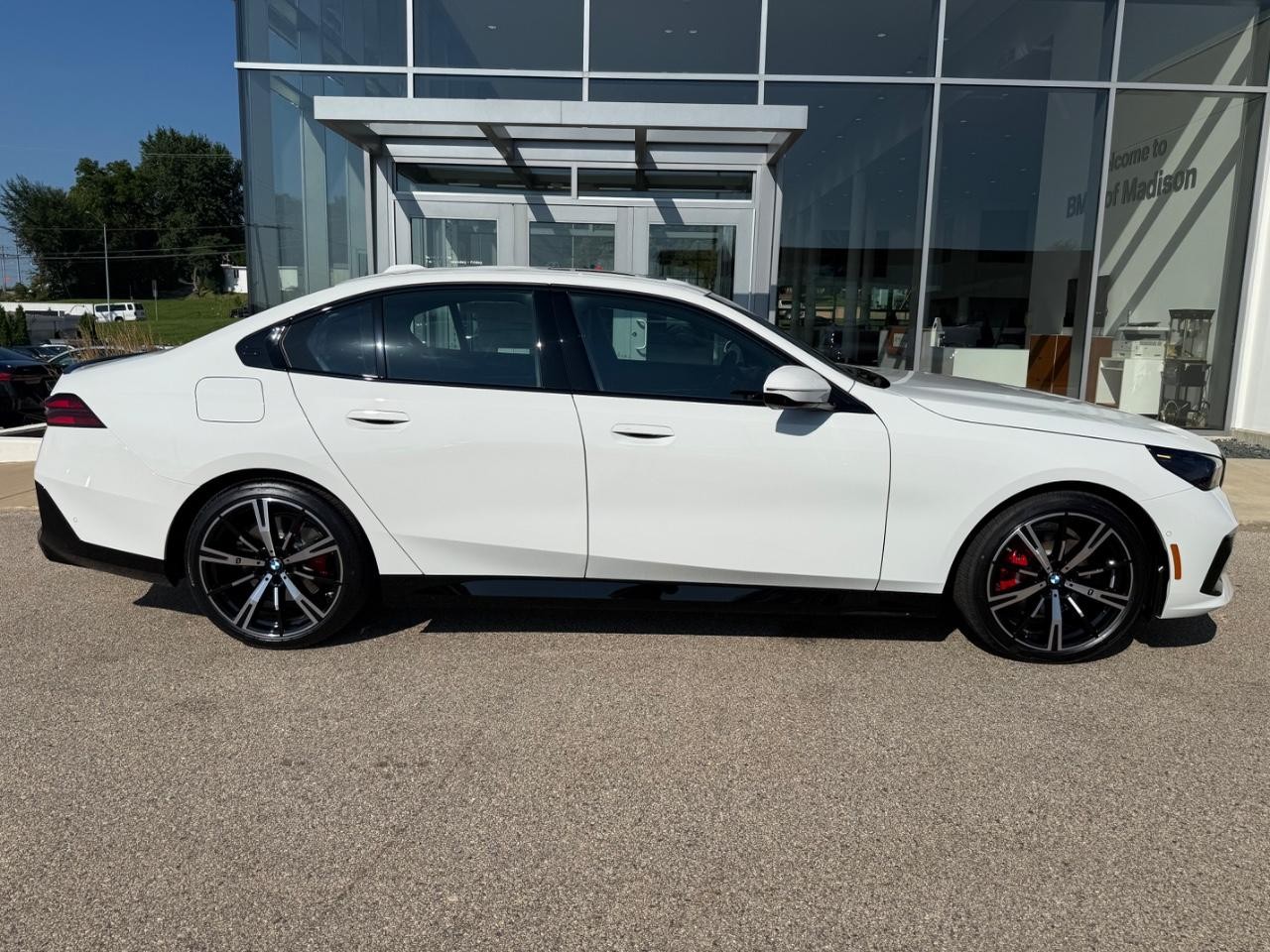 BMW 5 Series Vehicle Image 02