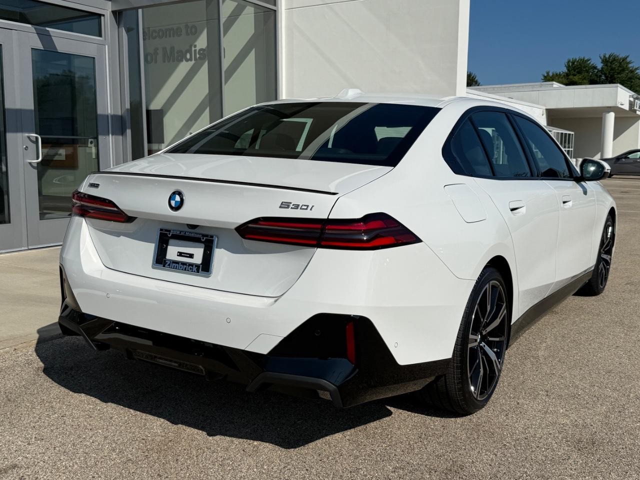BMW 5 Series Vehicle Image 03