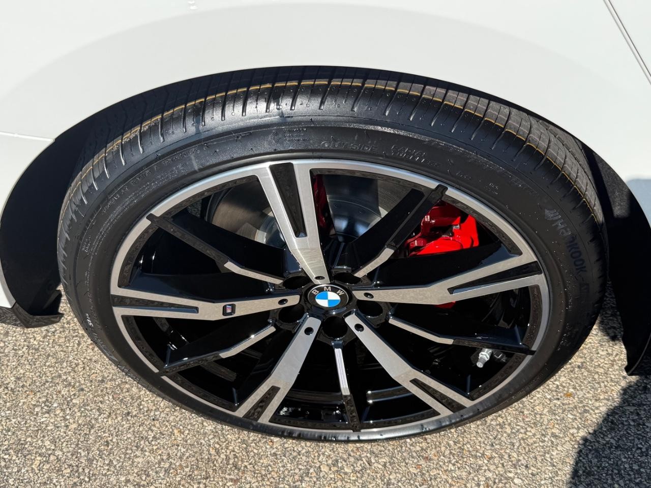 BMW 5 Series Vehicle Image 04