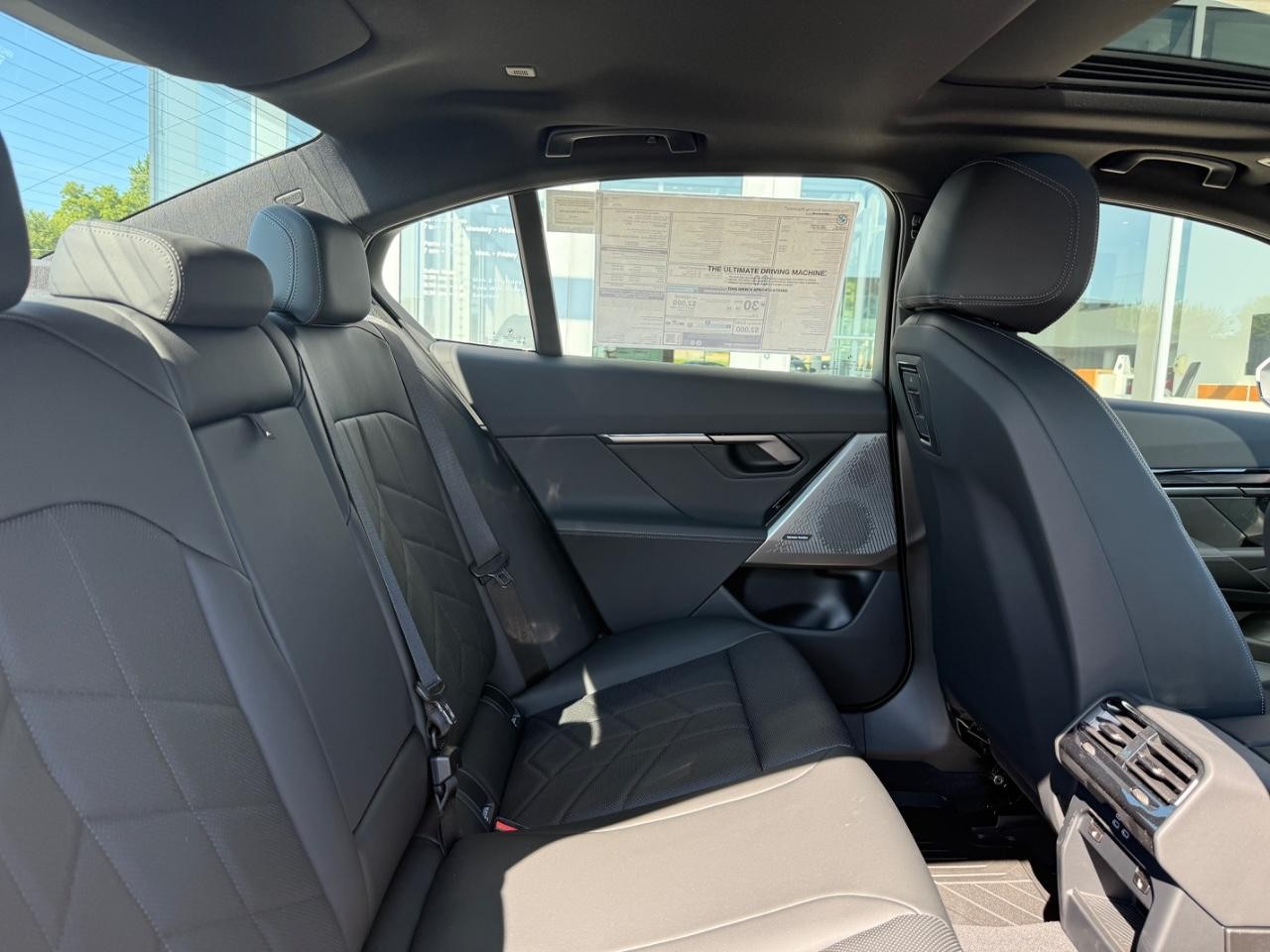 BMW 5 Series Vehicle Image 05