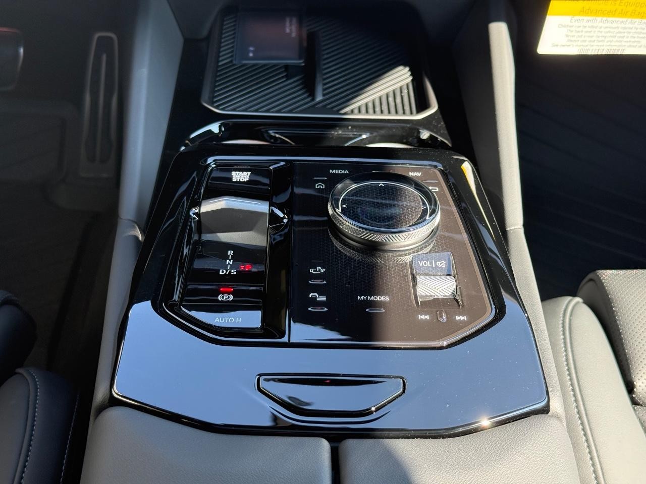 BMW 5 Series Vehicle Image 08