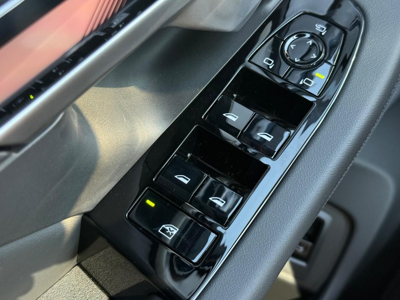 BMW 5 Series Vehicle Image 17