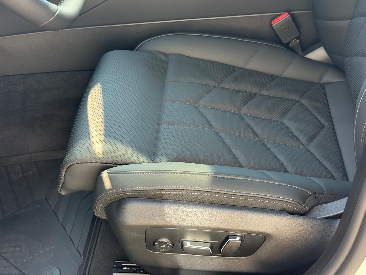 BMW 5 Series Vehicle Image 18