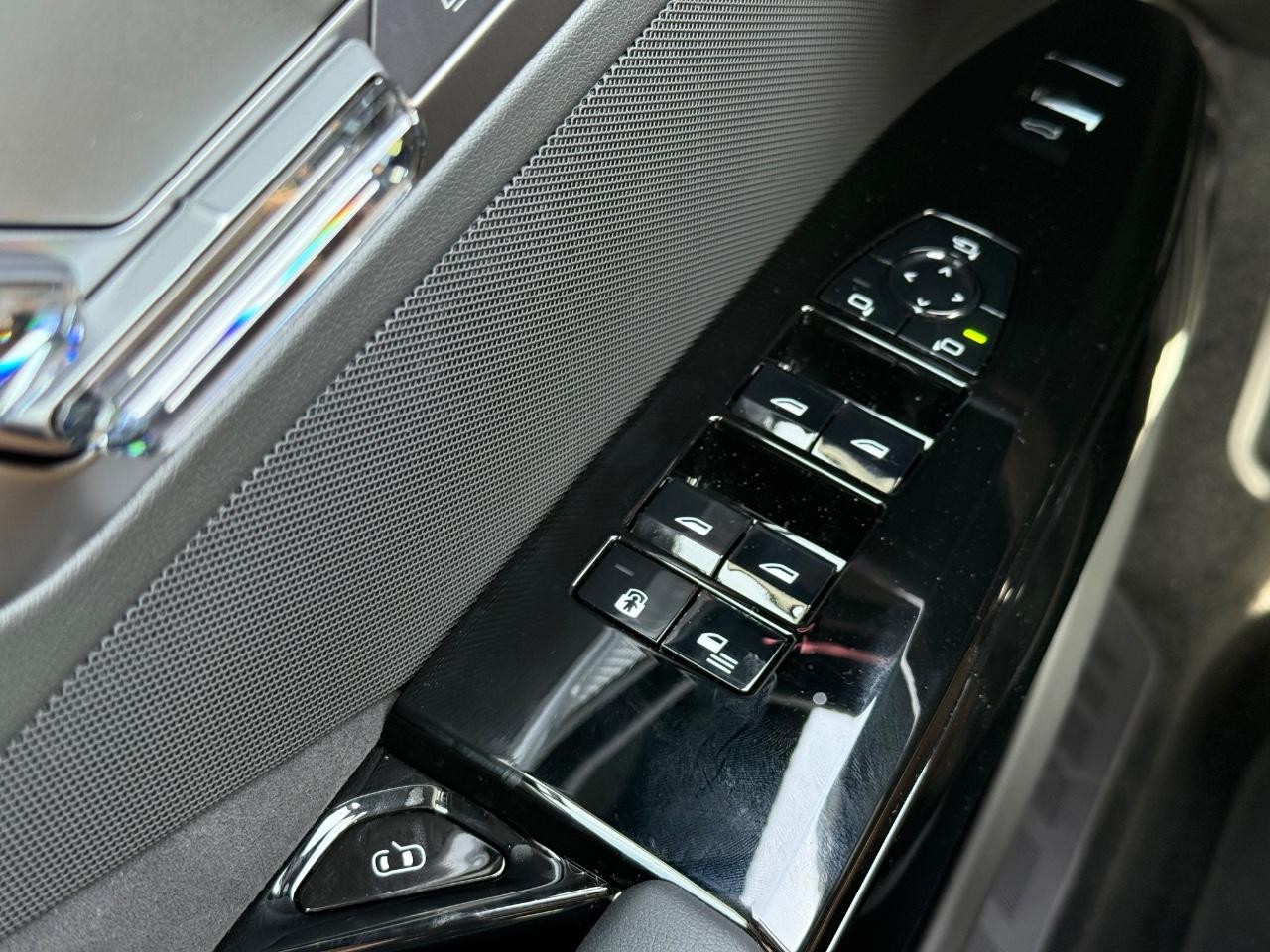 BMW 7 Series Vehicle Image 18