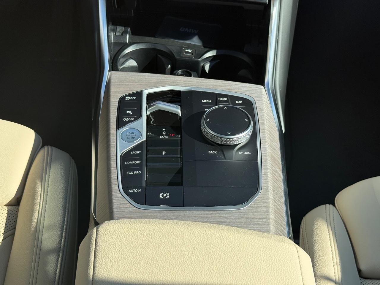 BMW 3 Series Vehicle Image 08