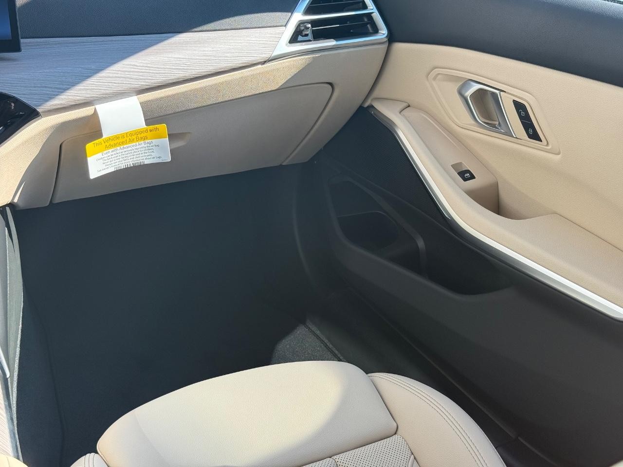 BMW 3 Series Vehicle Image 11