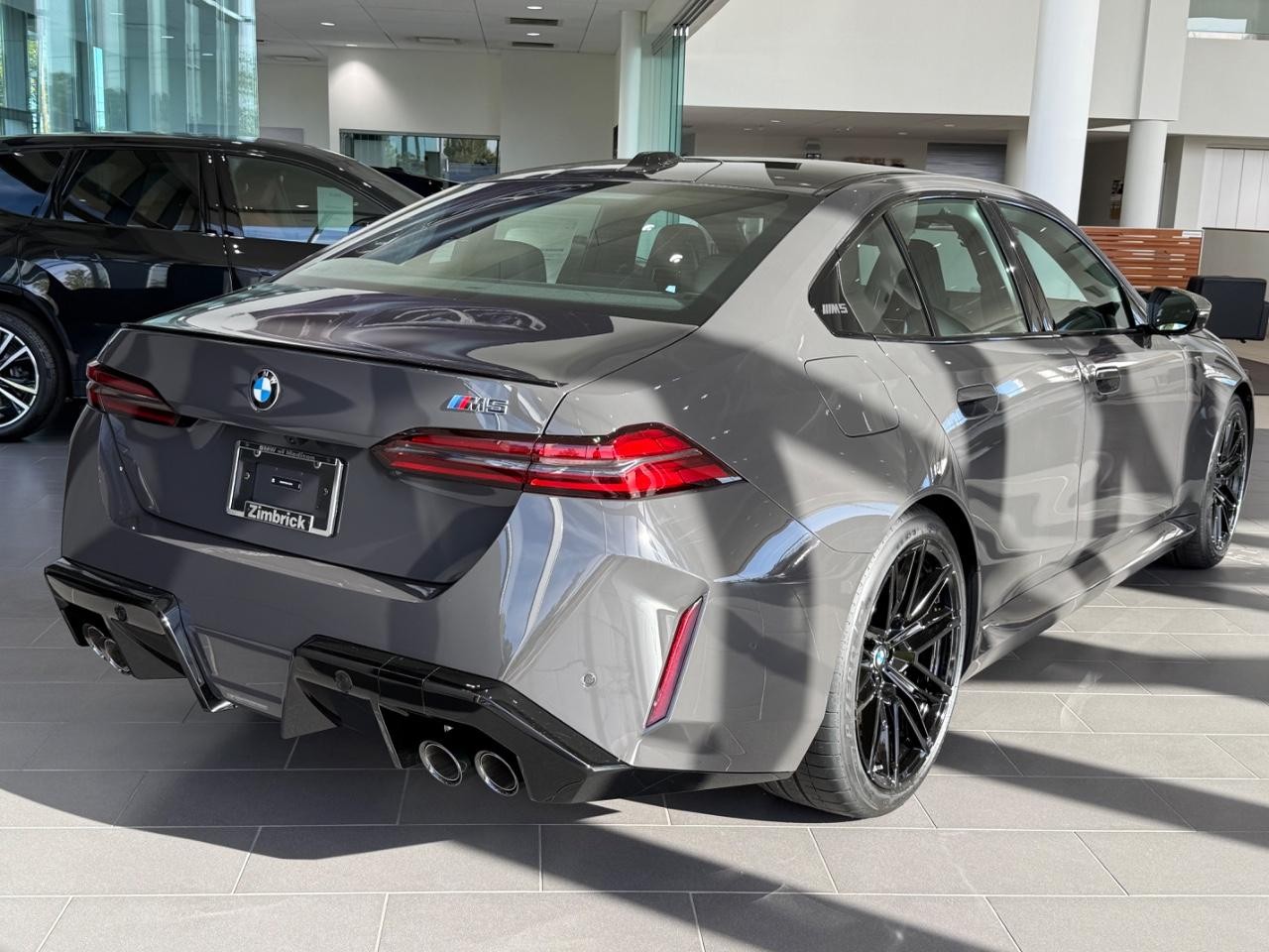 BMW M5 Vehicle Image 03