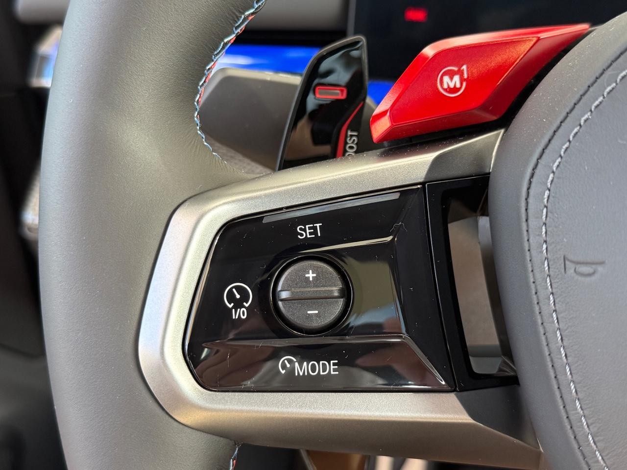 BMW M5 Vehicle Image 12