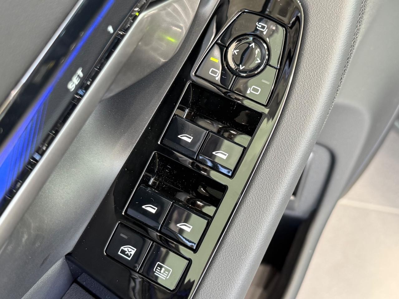 BMW M5 Vehicle Image 17