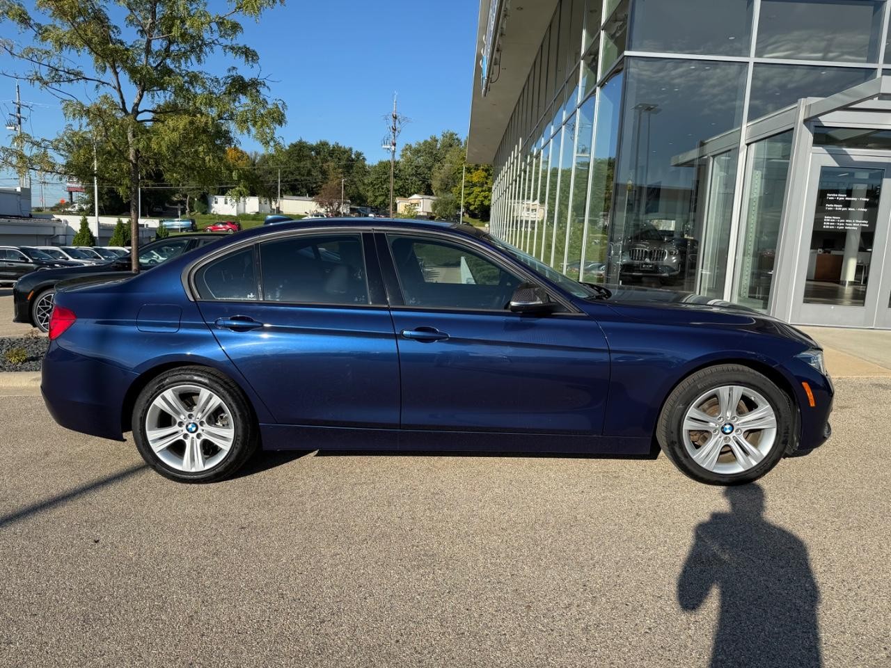 BMW 3 Series Vehicle Image 02
