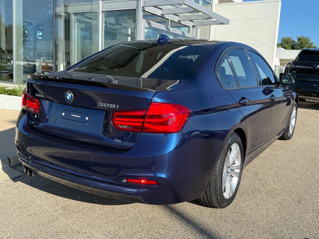 BMW 3 Series Vehicle Image 03