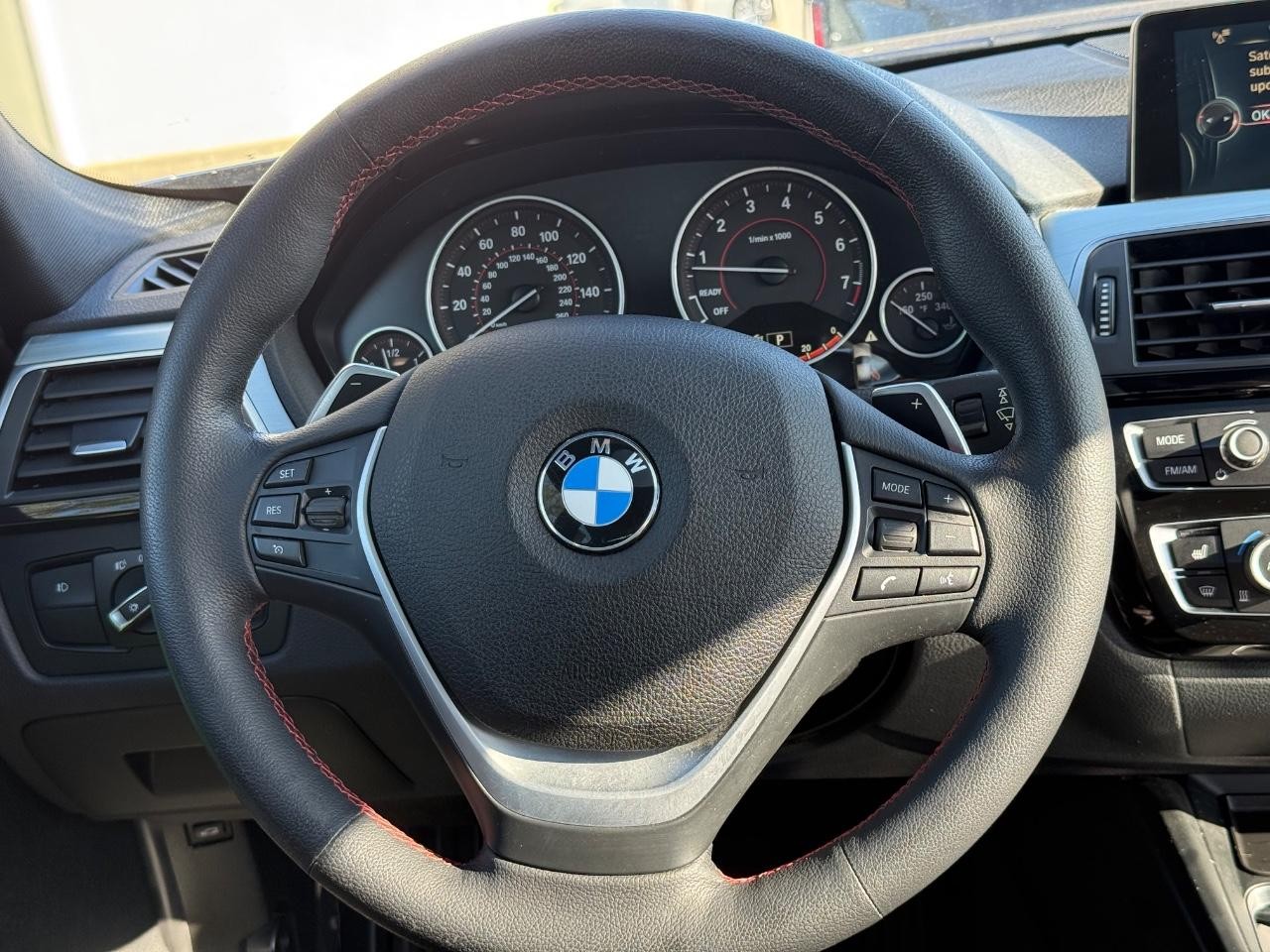 BMW 3 Series Vehicle Image 13