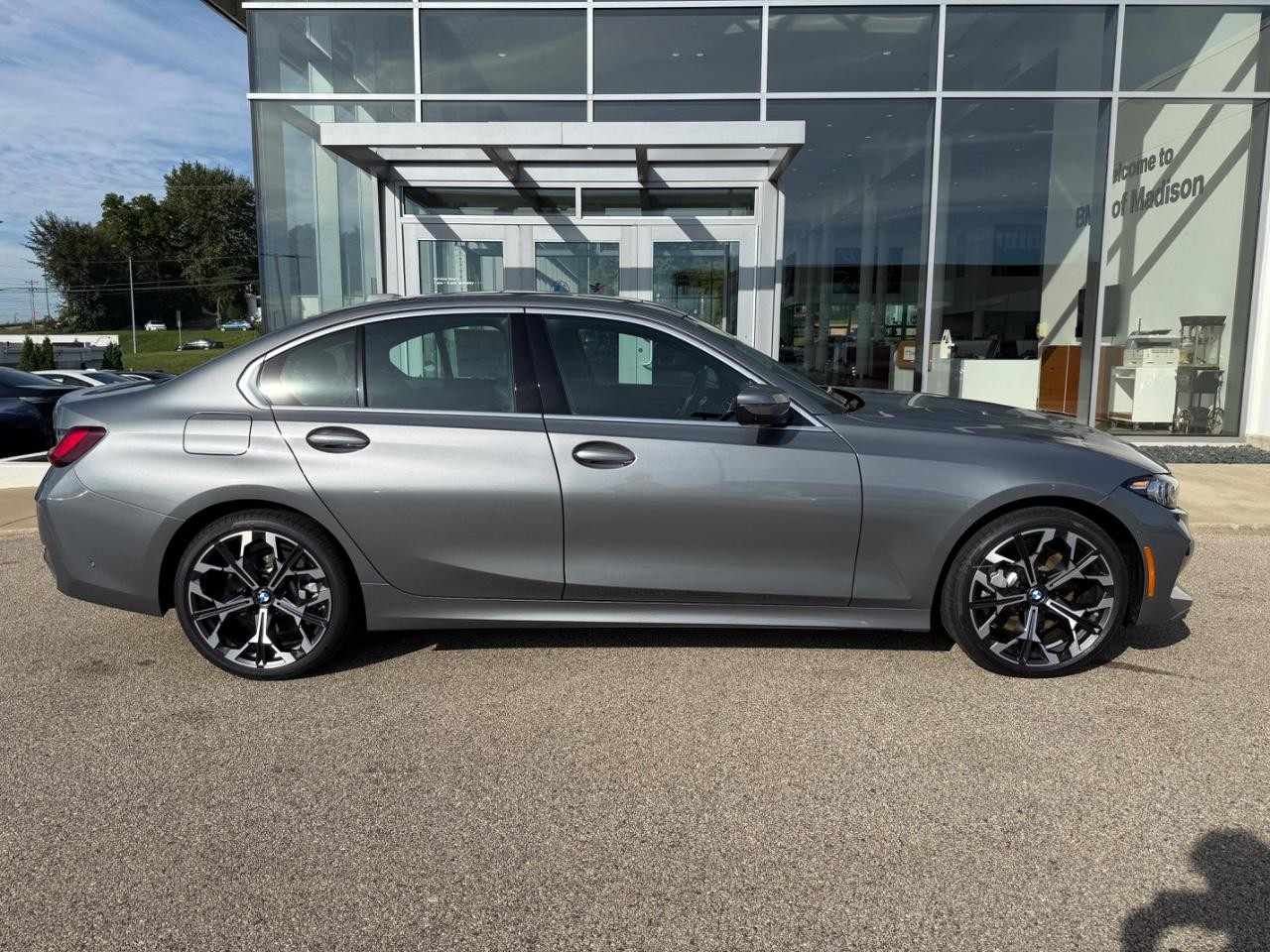 BMW 3 Series Vehicle Image 02