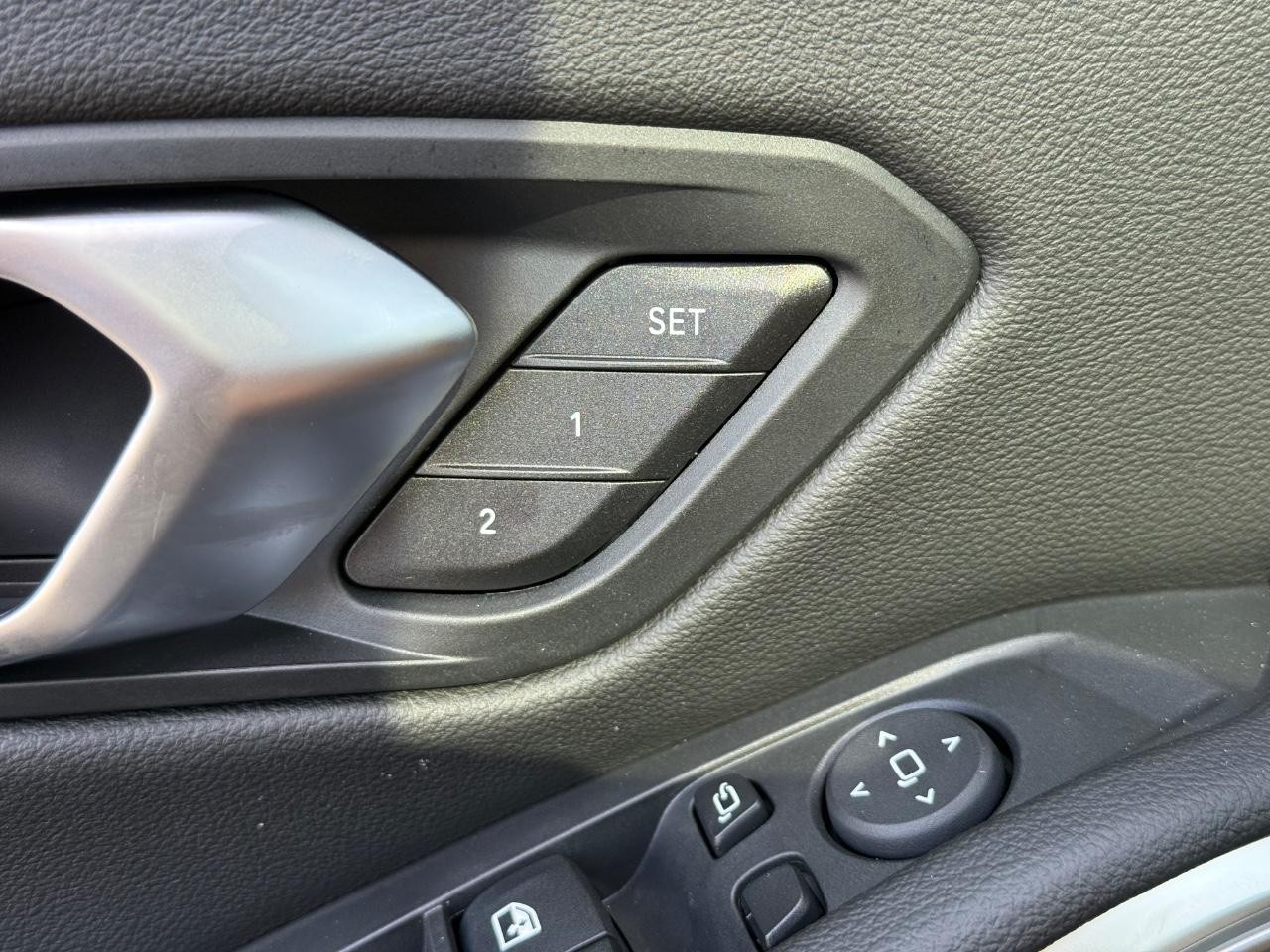 BMW 3 Series Vehicle Image 11