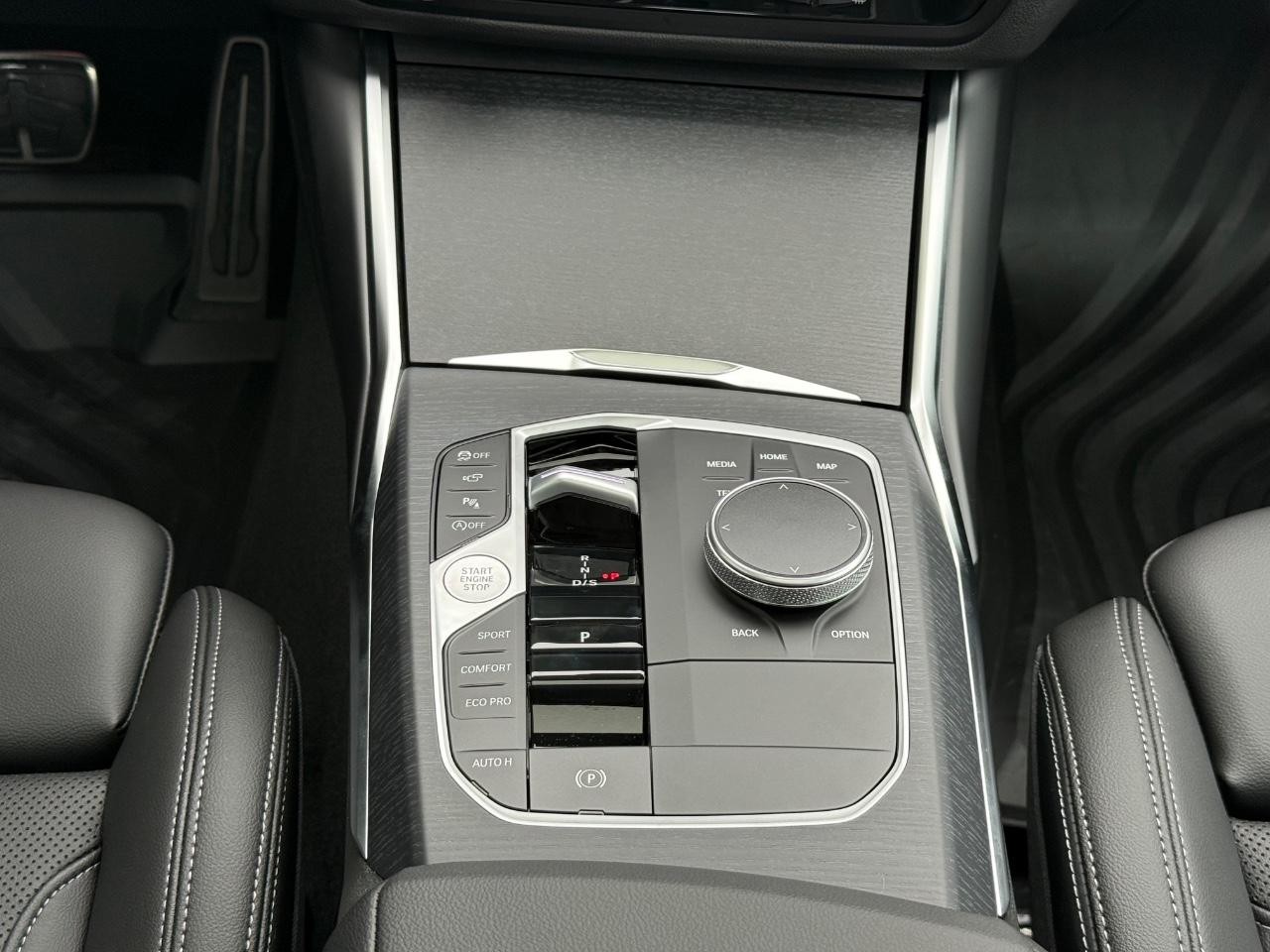 BMW 3 Series Vehicle Image 08