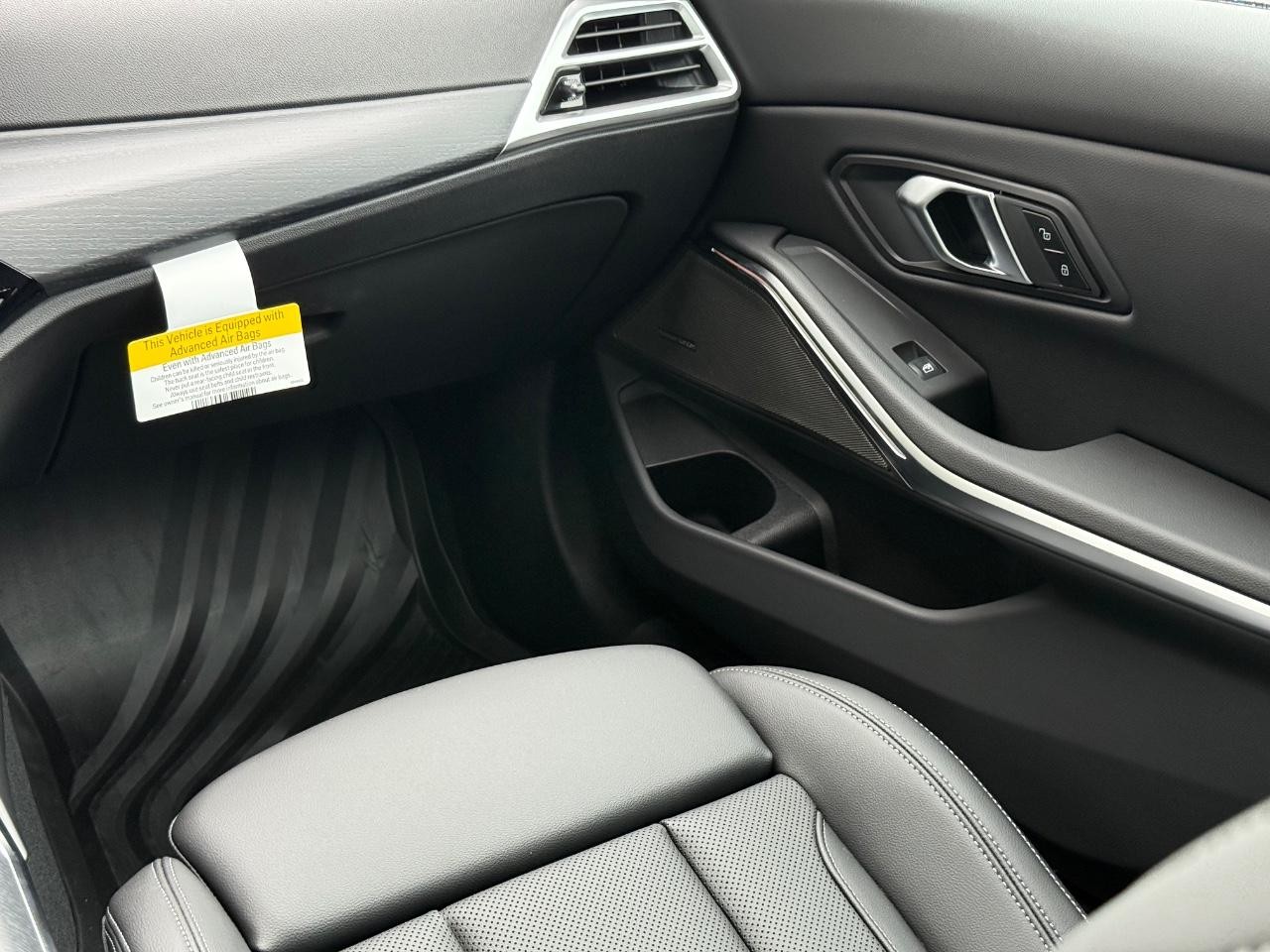 BMW 3 Series Vehicle Image 10