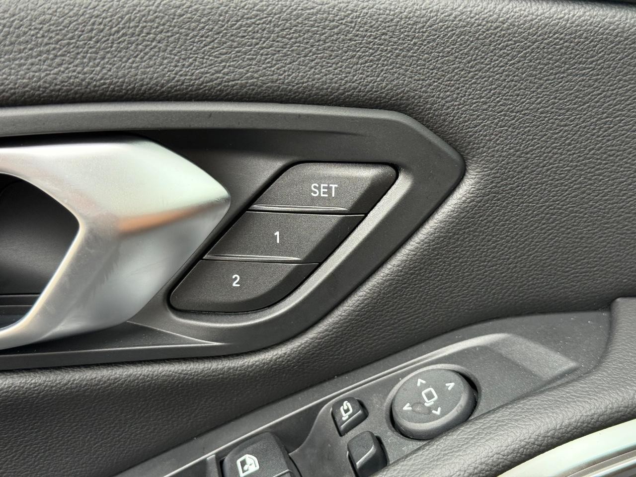 BMW 3 Series Vehicle Image 11