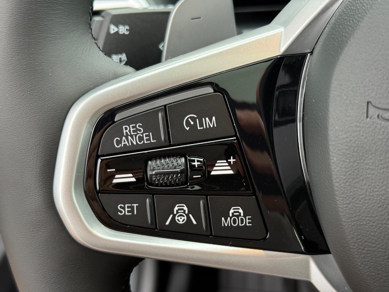 BMW 3 Series Vehicle Image 12