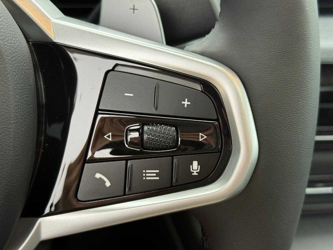 BMW 3 Series Vehicle Image 13