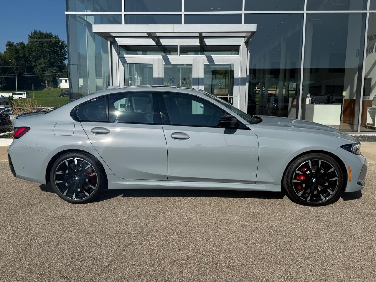 BMW 3 Series Vehicle Image 02