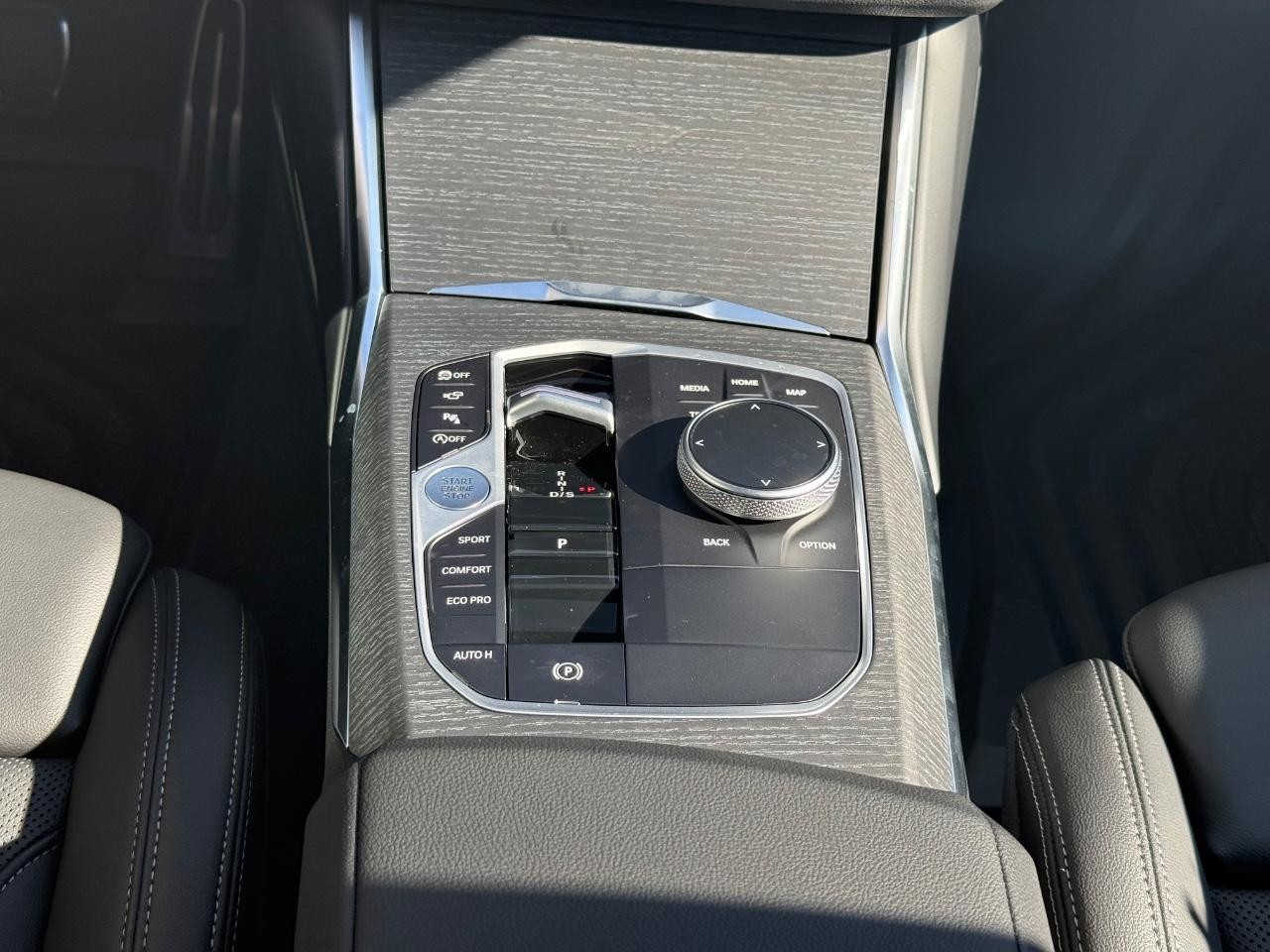 BMW 3 Series Vehicle Image 08