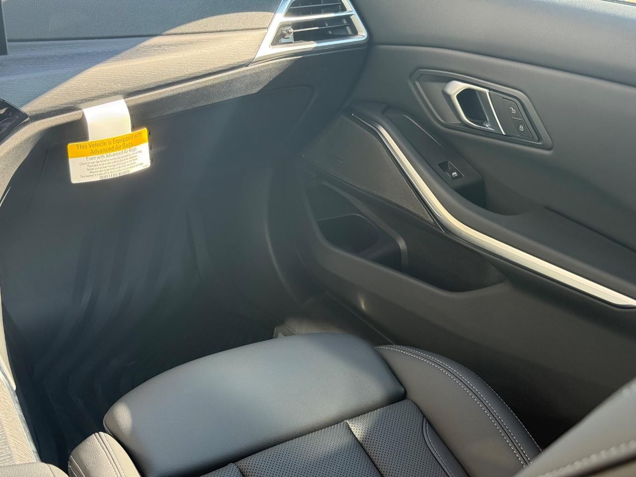 BMW 3 Series Vehicle Image 10