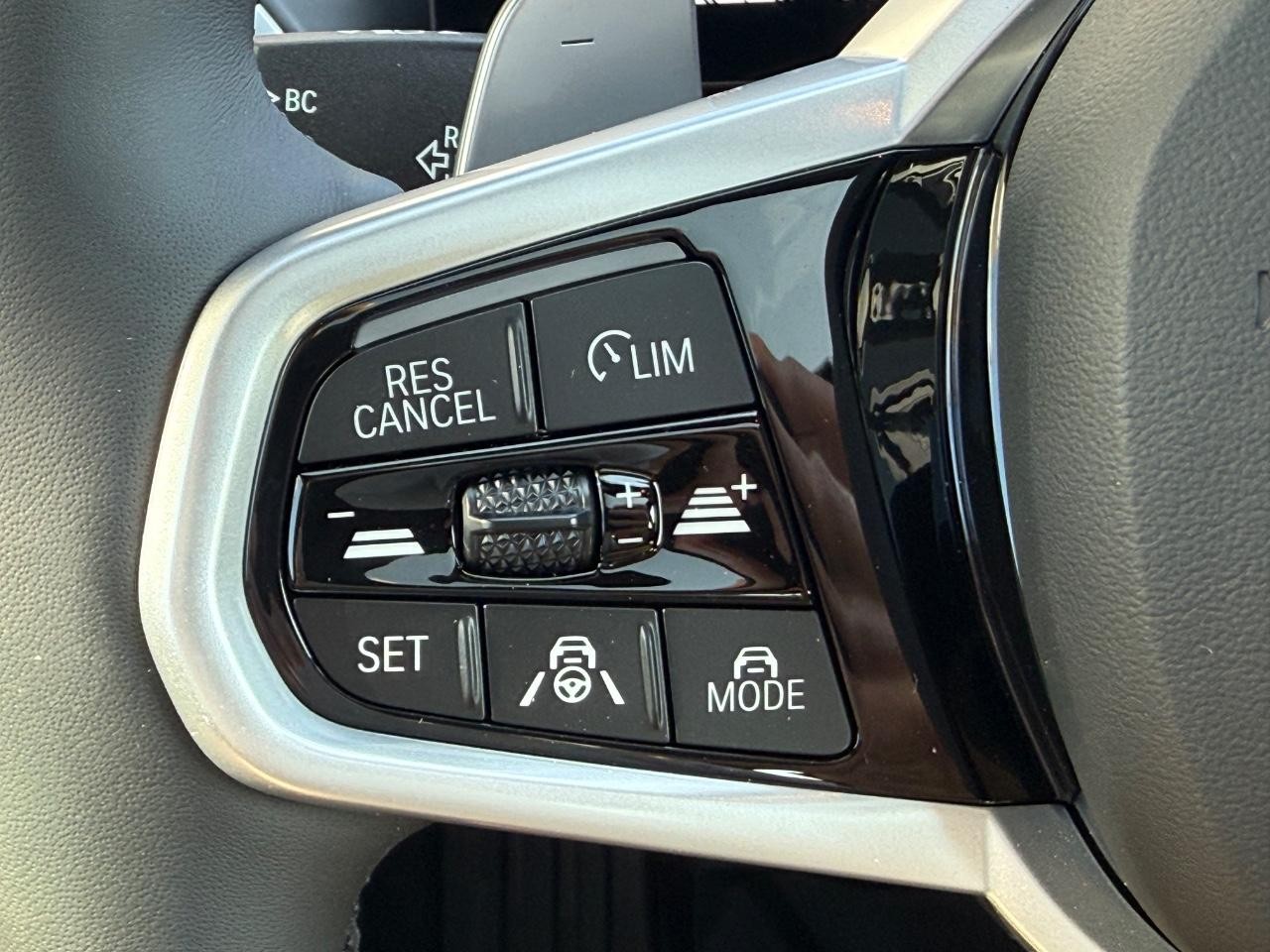 BMW 3 Series Vehicle Image 11