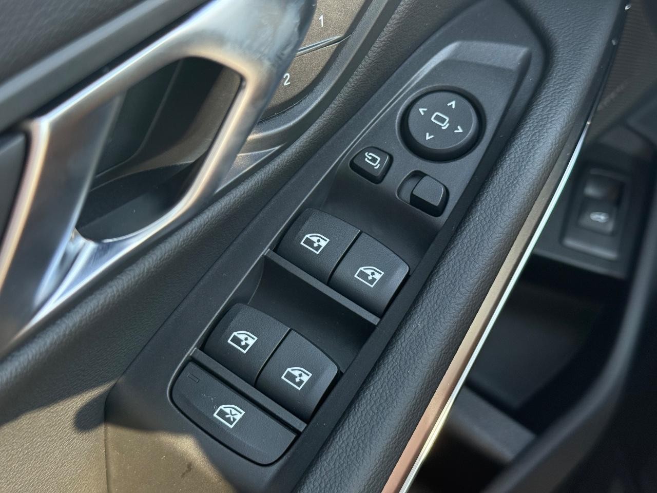 BMW 3 Series Vehicle Image 15
