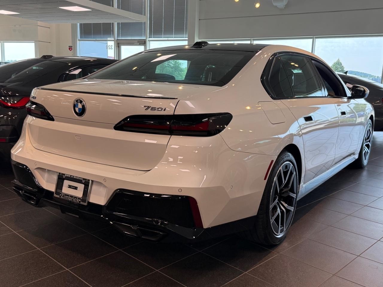 BMW 7 Series Vehicle Image 02
