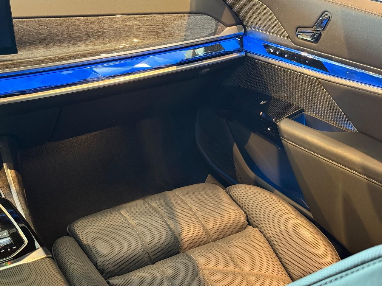 BMW 7 Series Vehicle Image 14