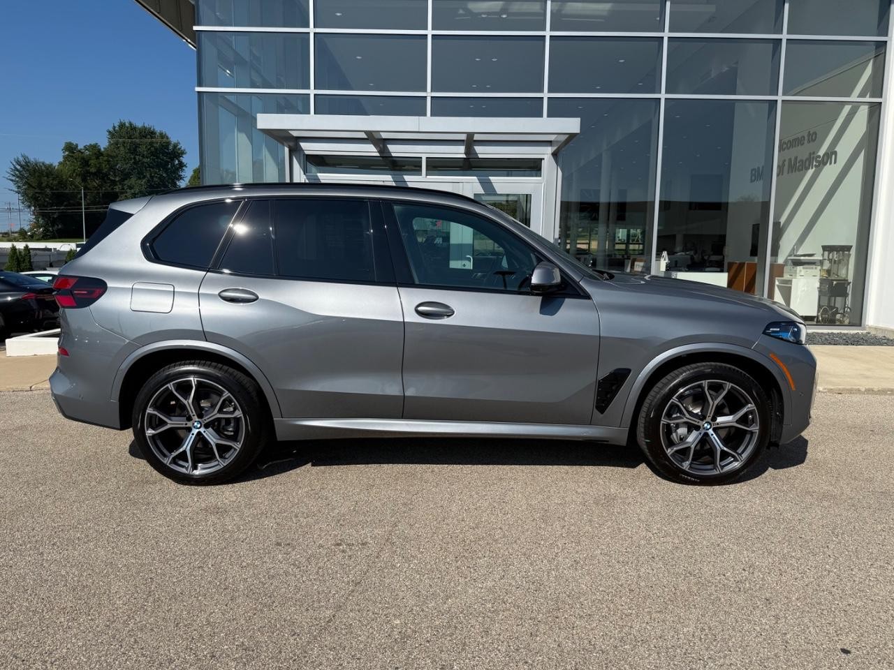 BMW X5 Vehicle Image 02