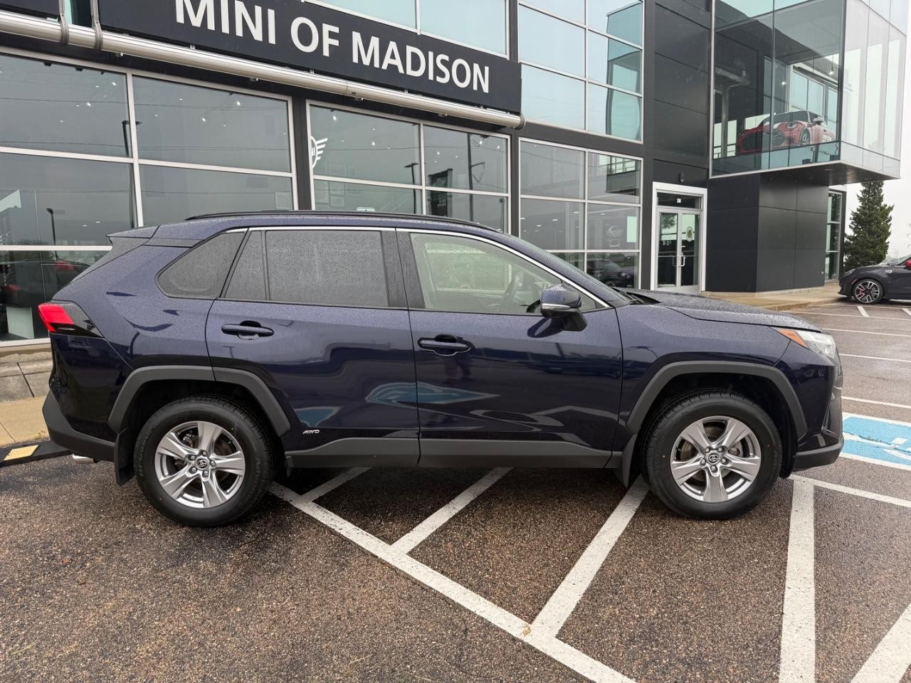 Toyota RAV4 Vehicle Image 02