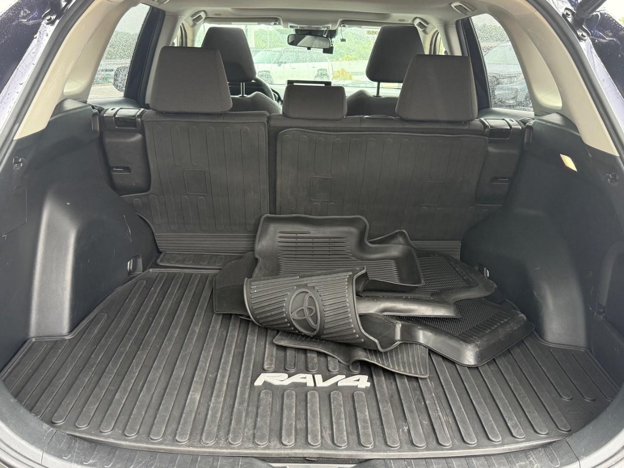 Toyota RAV4 Vehicle Image 05