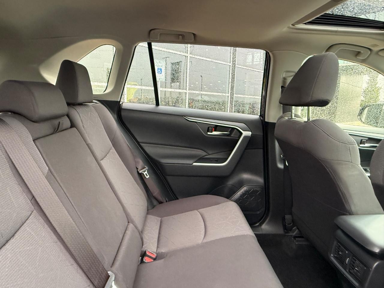 Toyota RAV4 Vehicle Image 10
