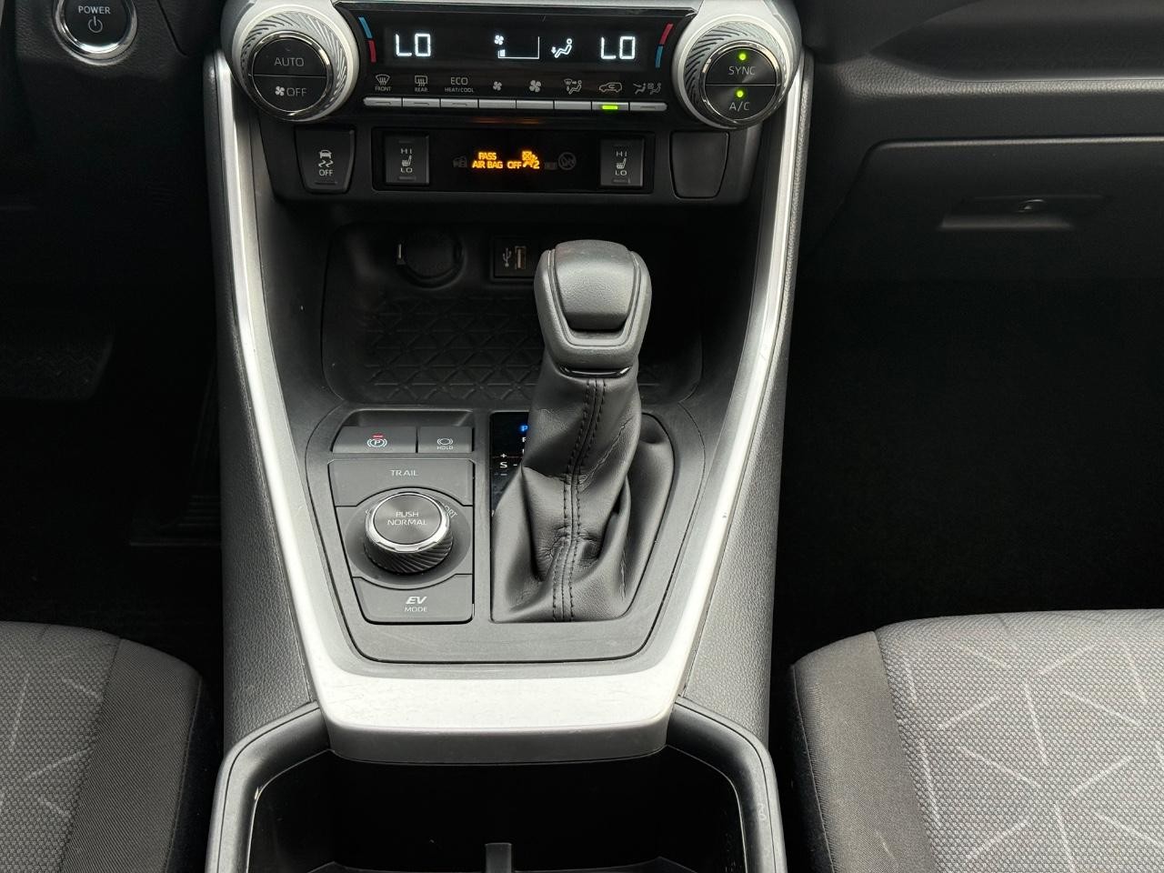 Toyota RAV4 Vehicle Image 13