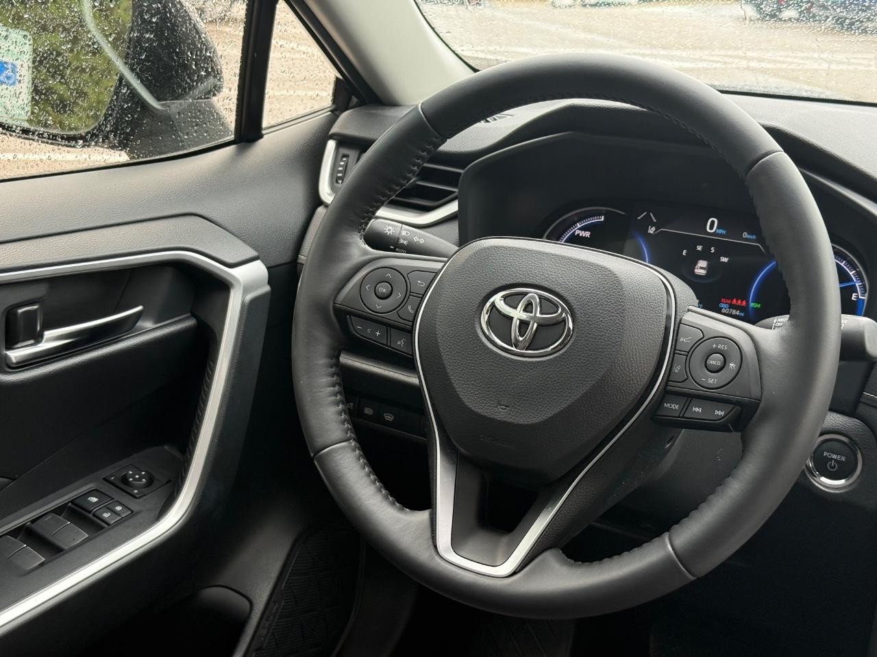 Toyota RAV4 Vehicle Image 14