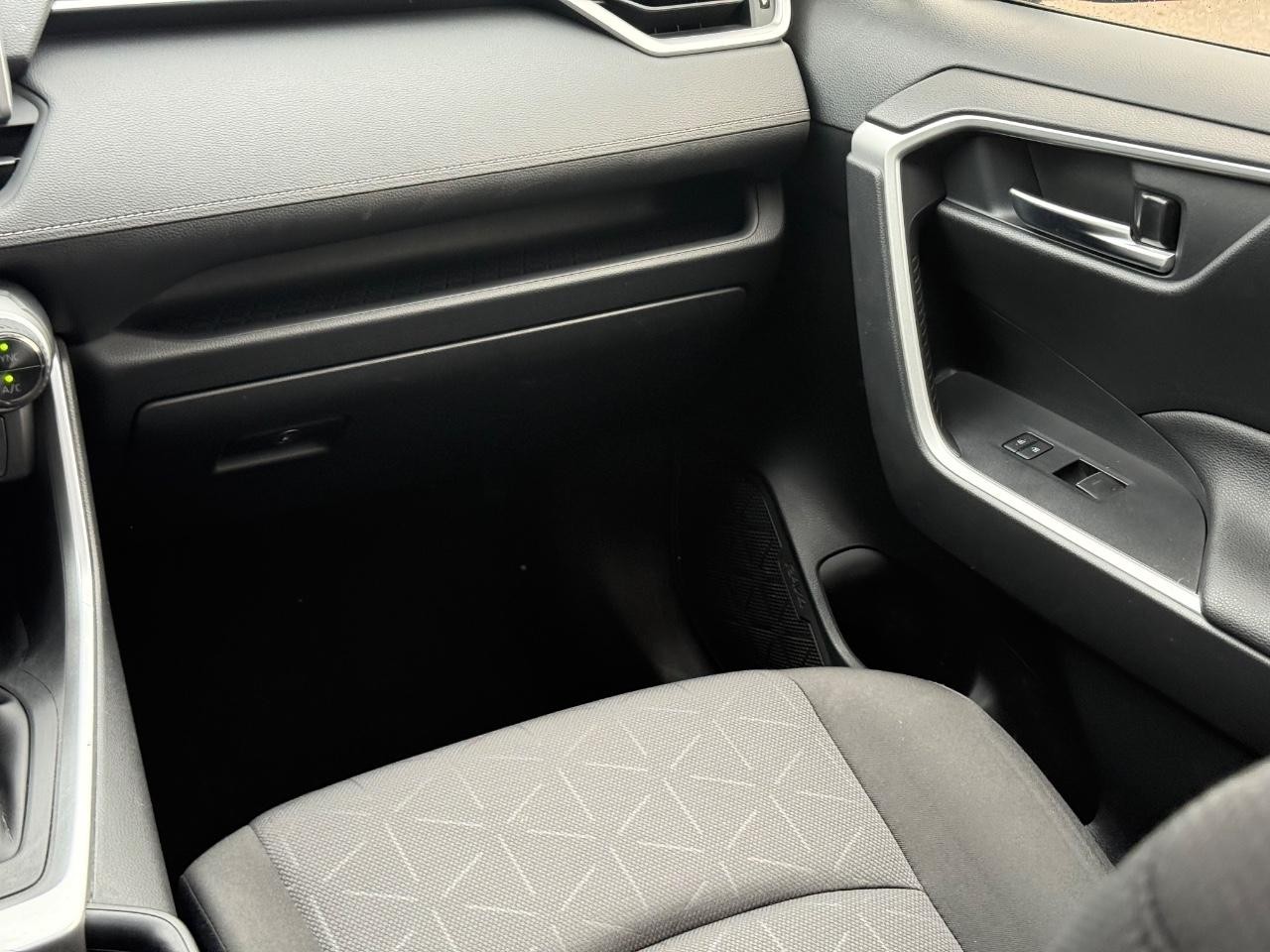 Toyota RAV4 Vehicle Image 15