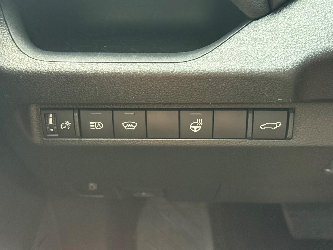 Toyota RAV4 Vehicle Image 16