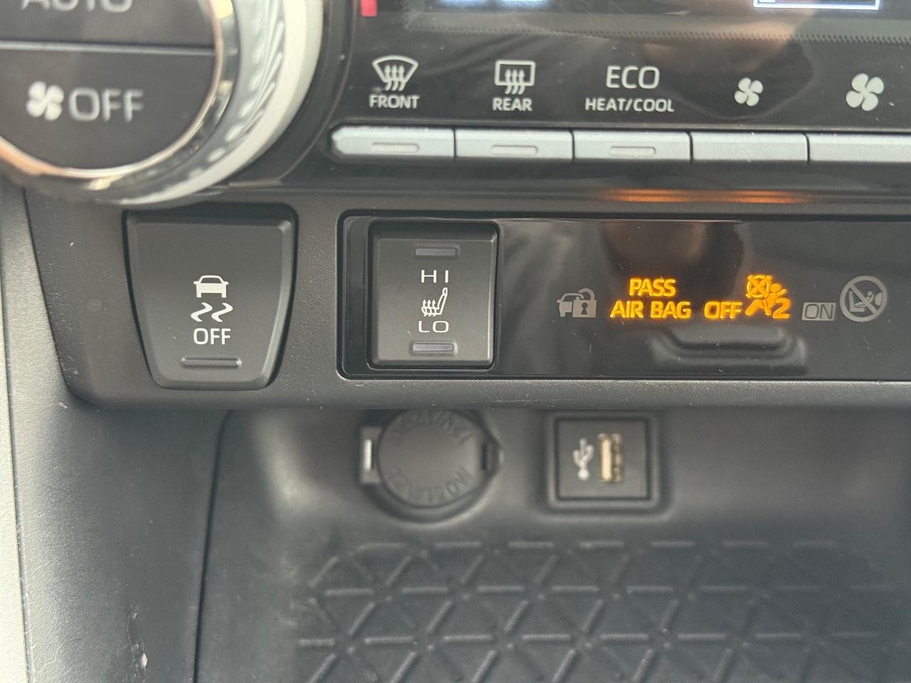 Toyota RAV4 Vehicle Image 21