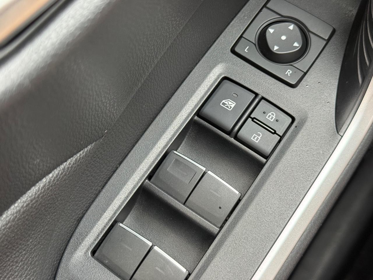Toyota RAV4 Vehicle Image 22